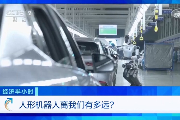 中央电视台《经济半小时》栏目对28圈游戏机器人的专题报道